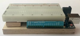 ARDUINO verbunden mit einem modifizierten mittleren Breadboard