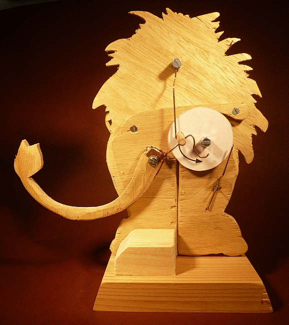 Woodwork building instruction: lion in motion