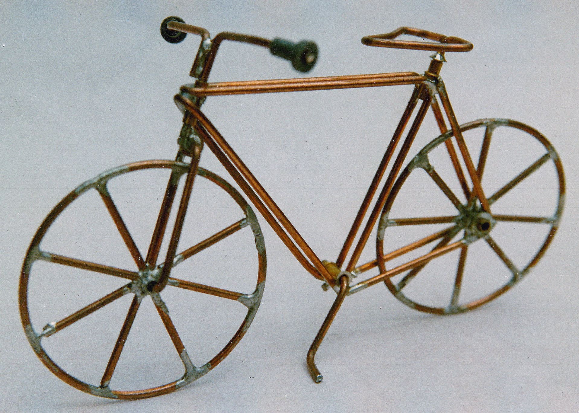 Werkaufgabe mit dem Werkstoff Metall: Fahrrad aus Draht