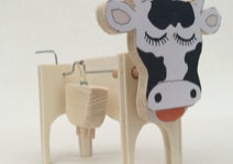 Werkaufgabe mit Werkstoff Holz:   Kuh mit Kurbelwelle