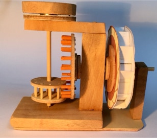 Werkaufgabe mit Werkstoff Holz:   Wassermühle mit Wasserrad und Kammgetriebe, Mühlstein