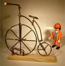 Werkaufgabe mit dem Werkstoff Metall: Hochrad aus Draht
